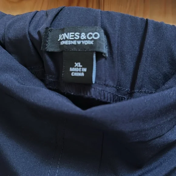 Women's Jones & Co. Shorts - Picture 4 of 9